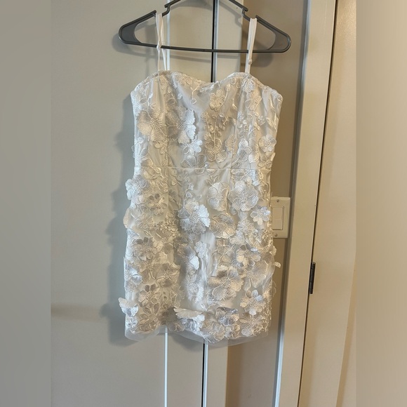 Lulu’s Blossoming Dream White 3D Floral Embroidered Bodycon Mini Dress size M - Picture 5 of 9